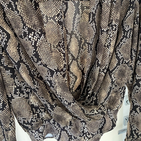 Animal print/leopard print bodysuit really cute to go to work or go out in. - Picture 4 of 6